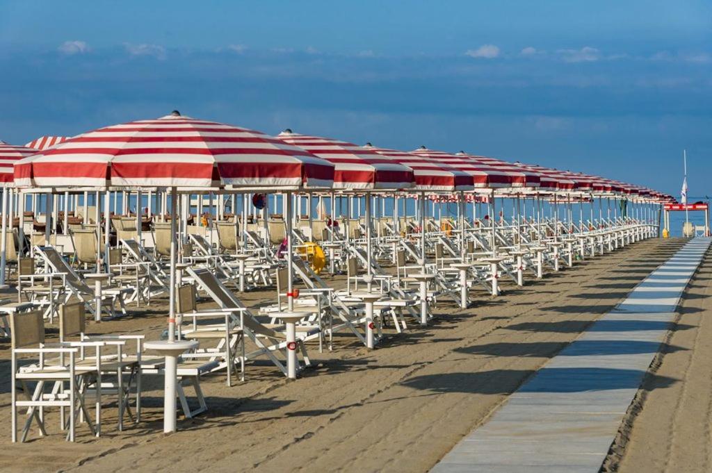 Hotel Crystal Marina di Pietrasanta Eksteriør billede